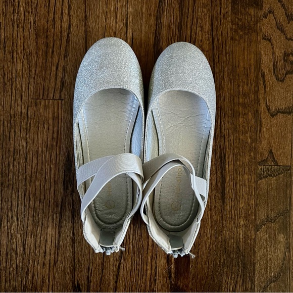 Girls' Elastic Ankle Strap Ballerina Shoe - Silver Glitter - Size 1 - EUC - Picture 2 of 6